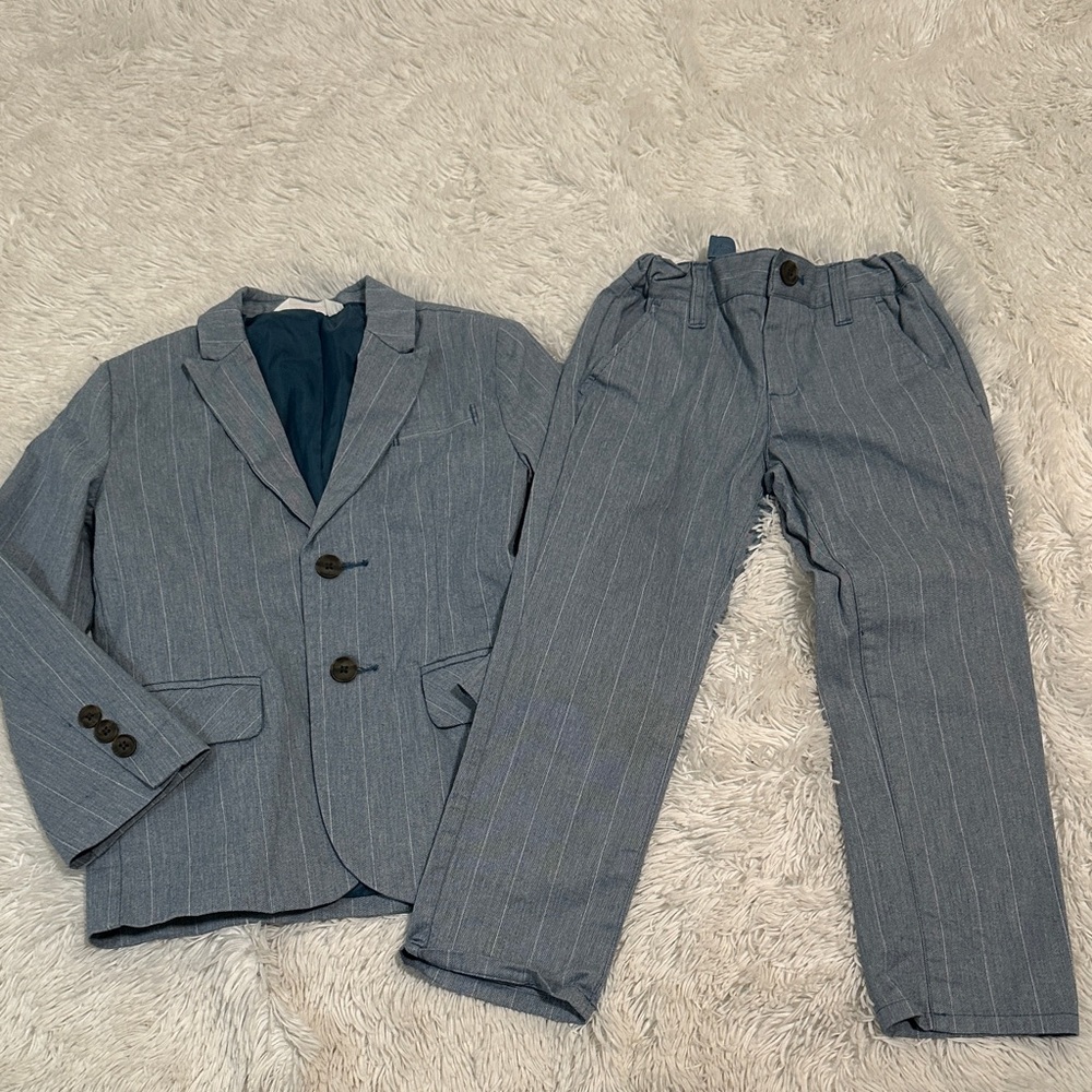 🎒 Cat&Jack Boys Suit Size 5